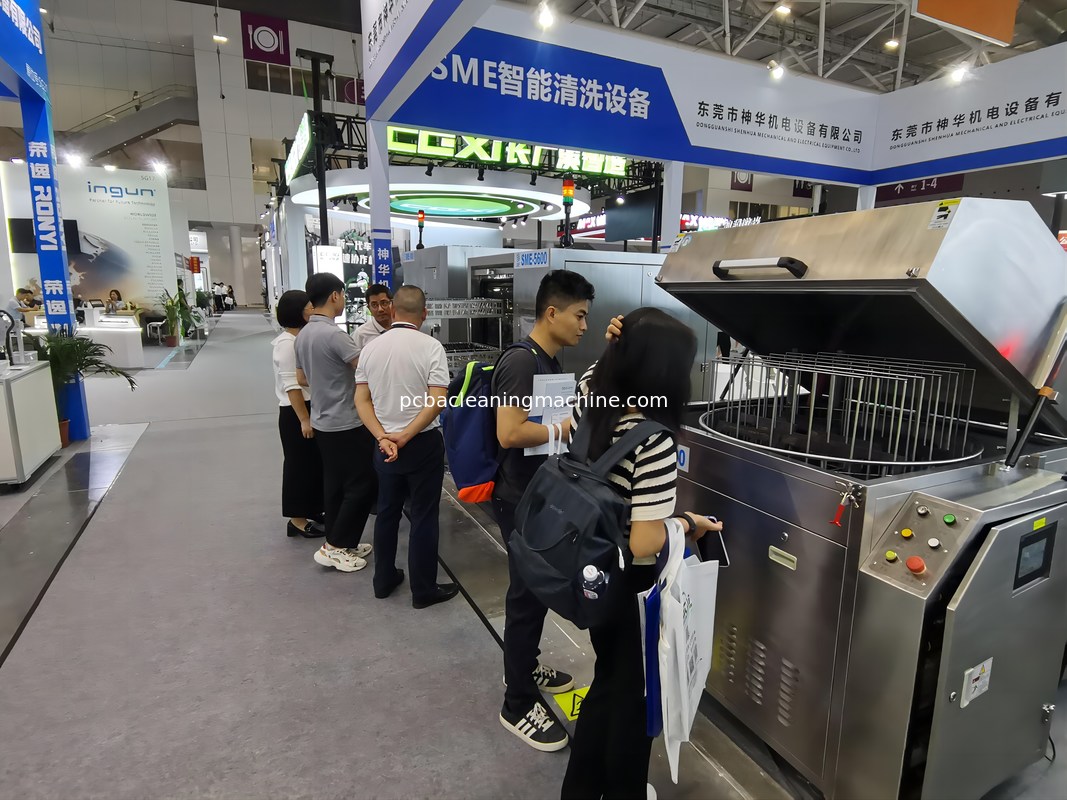 El tipo de lote de PCBA lava a chorro la máquina del deflux con 3 múltiples del espray 2 capas de PCBA del gabinete de la cesta 1wash