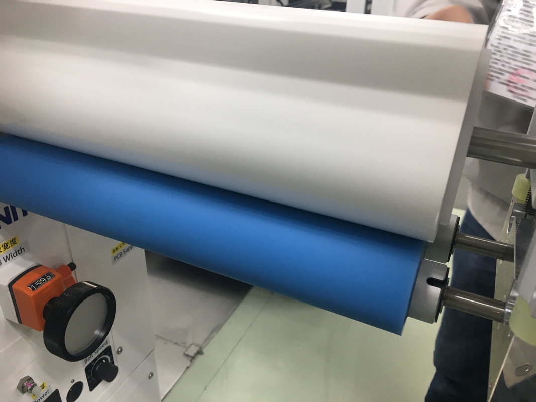 Color blanco 300 mm PCB limpio papel adhesivo antistático Rollo de papel de la máquina de limpieza de la superficie PCB en línea Rollo de papel